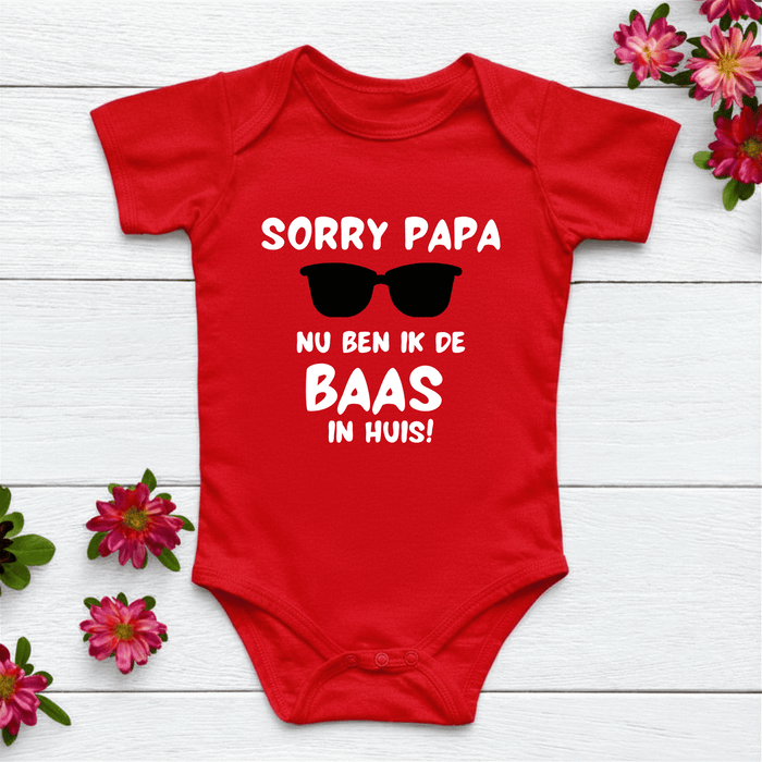 sorry papa nu ben ik de baas in huis! Body Rood - Märchen Mode aus Bio - Baumwolle personalisierte geschenke Babyset & Bodys mit spruch & Geschenkideen für Neugeborene & 0–24 Monate & und perfekt als Geschenk zur Geburt