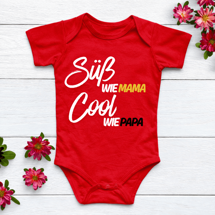 Süß wie MAMA wie Papa Cool Rot Body - Märchen Mode aus Bio - Baumwolle personalisierte geschenke Babyset & Bodys mit spruch & Geschenkideen für Neugeborene & 0–24 Monate & und perfekt als Geschenk zur Geburt