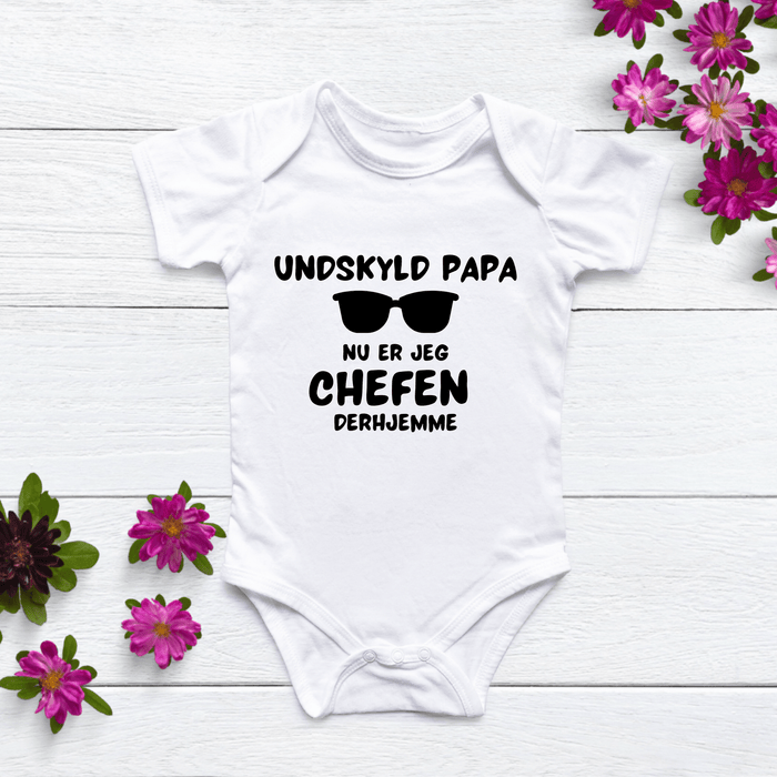 Undskyld papa nu er jeg chefen derhjemme - Märchen Mode aus Bio - Baumwolle personalisierte geschenke Babyset & Bodys mit spruch & Geschenkideen für Neugeborene & 0–24 Monate & und perfekt als Geschenk zur Geburt