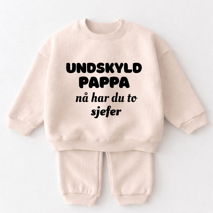 Undskyld Pappa nå har du to sjefer - Märchen Mode aus Bio-Baumwolle personalisierte geschenke Babyset & Bodys mit spruch & Geschenkideen für Neugeborene & 0–24 Monate & und perfekt als Geschenk zur Geburt